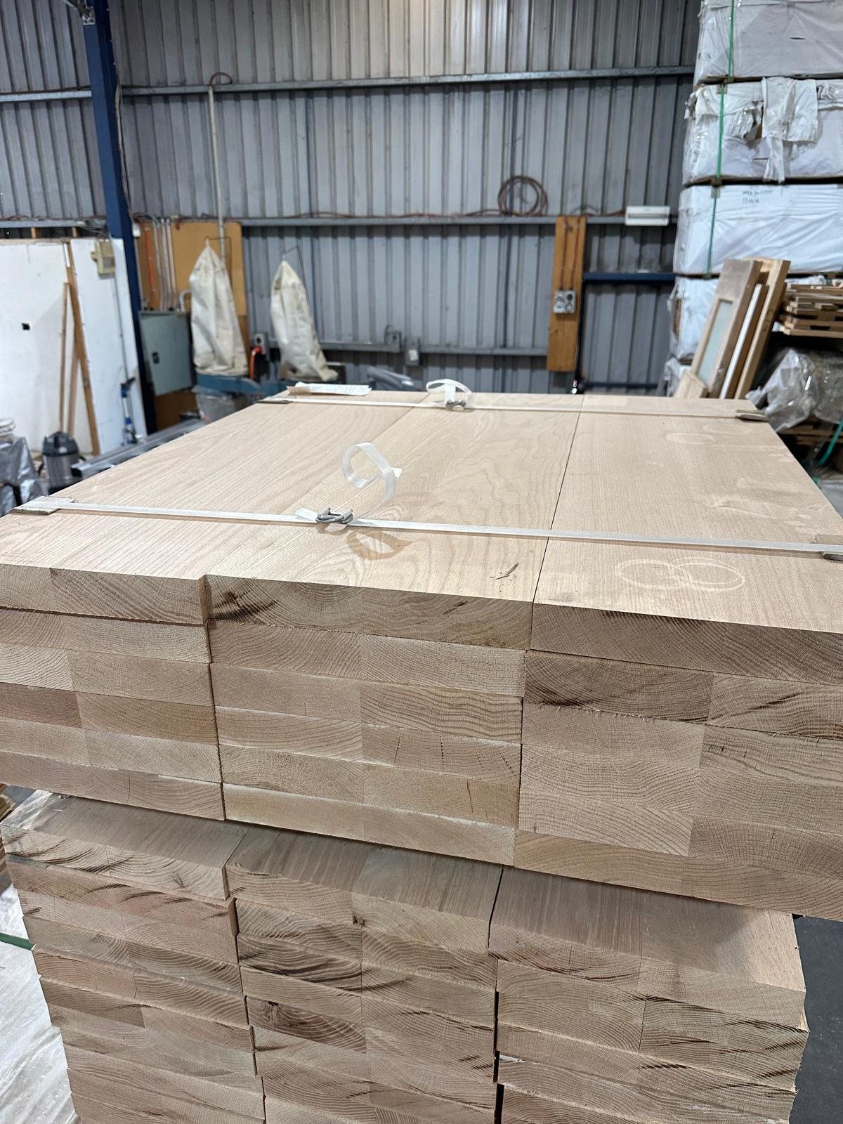 285x43 American Oak Stair Tread